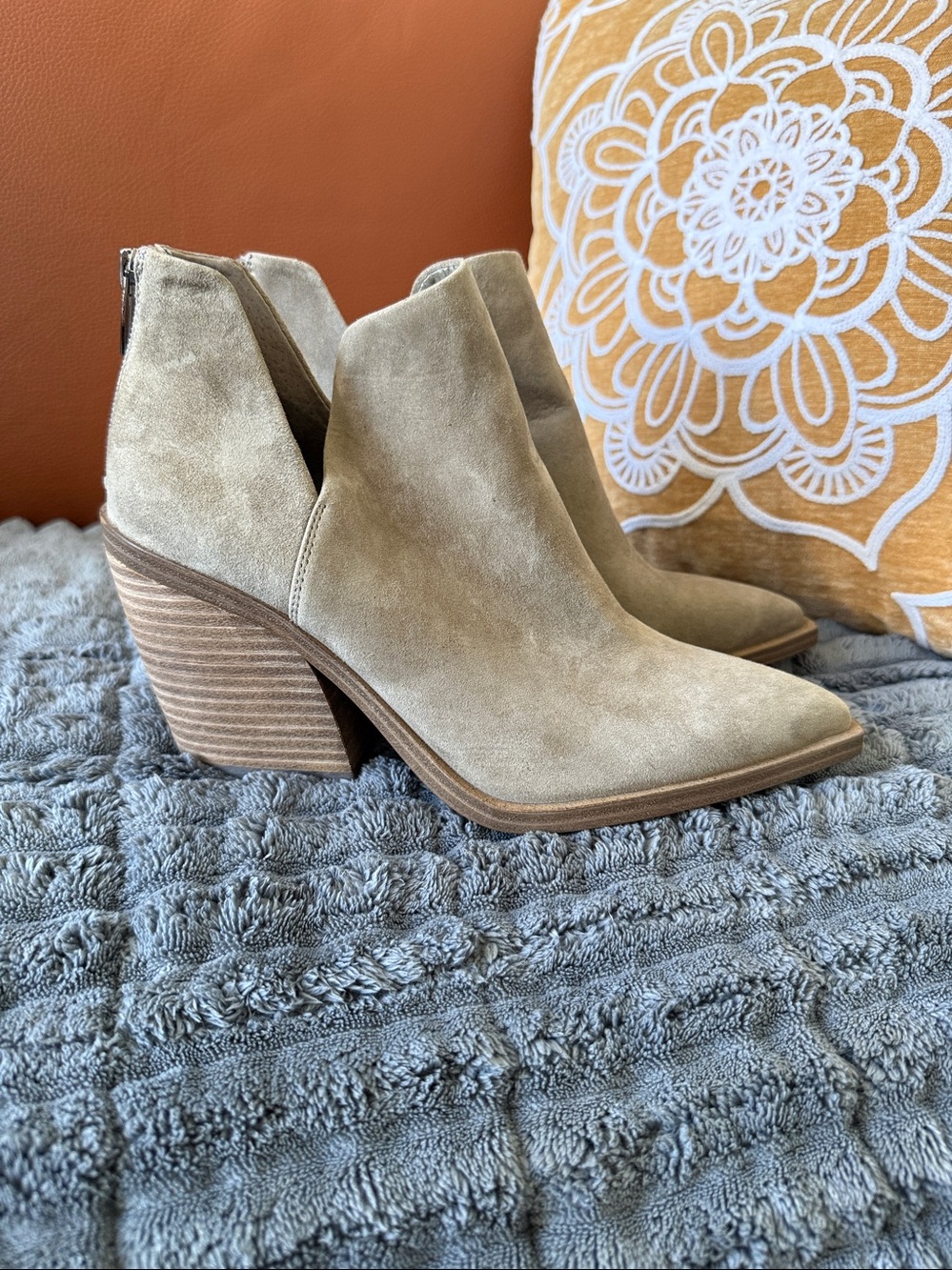 Vince Camuto Gigietta Bootie Pointed Toe Ankle Boots in Beige